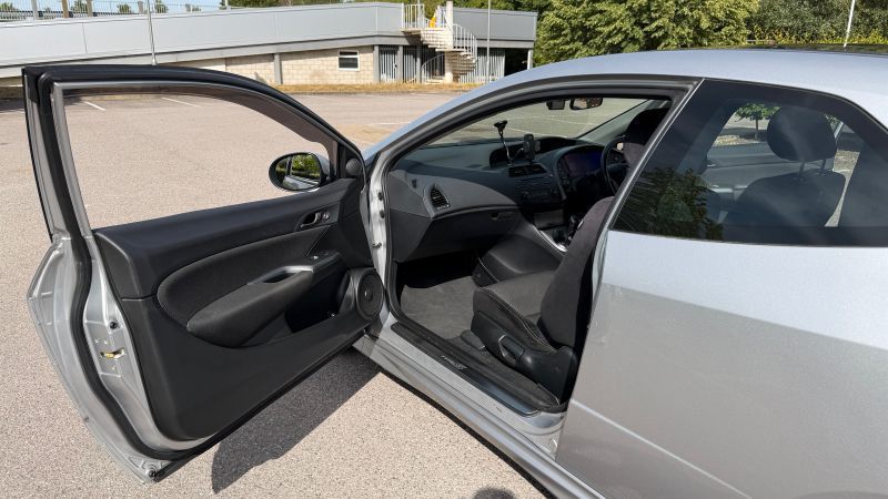 Win this Honda Civic 2010 image 9