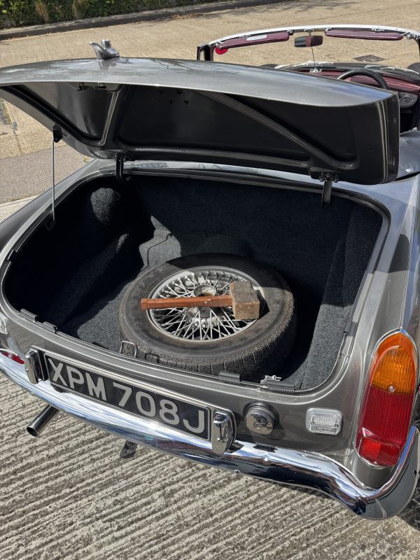 1970 MGB Roadster image 3