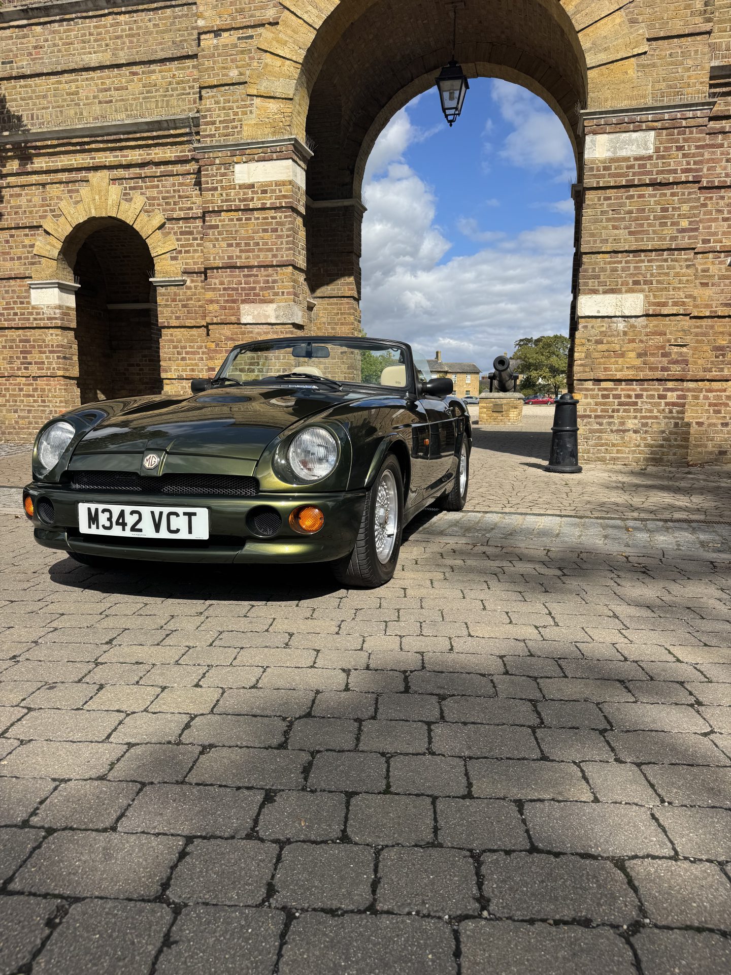 1994 MG RV8 image 6