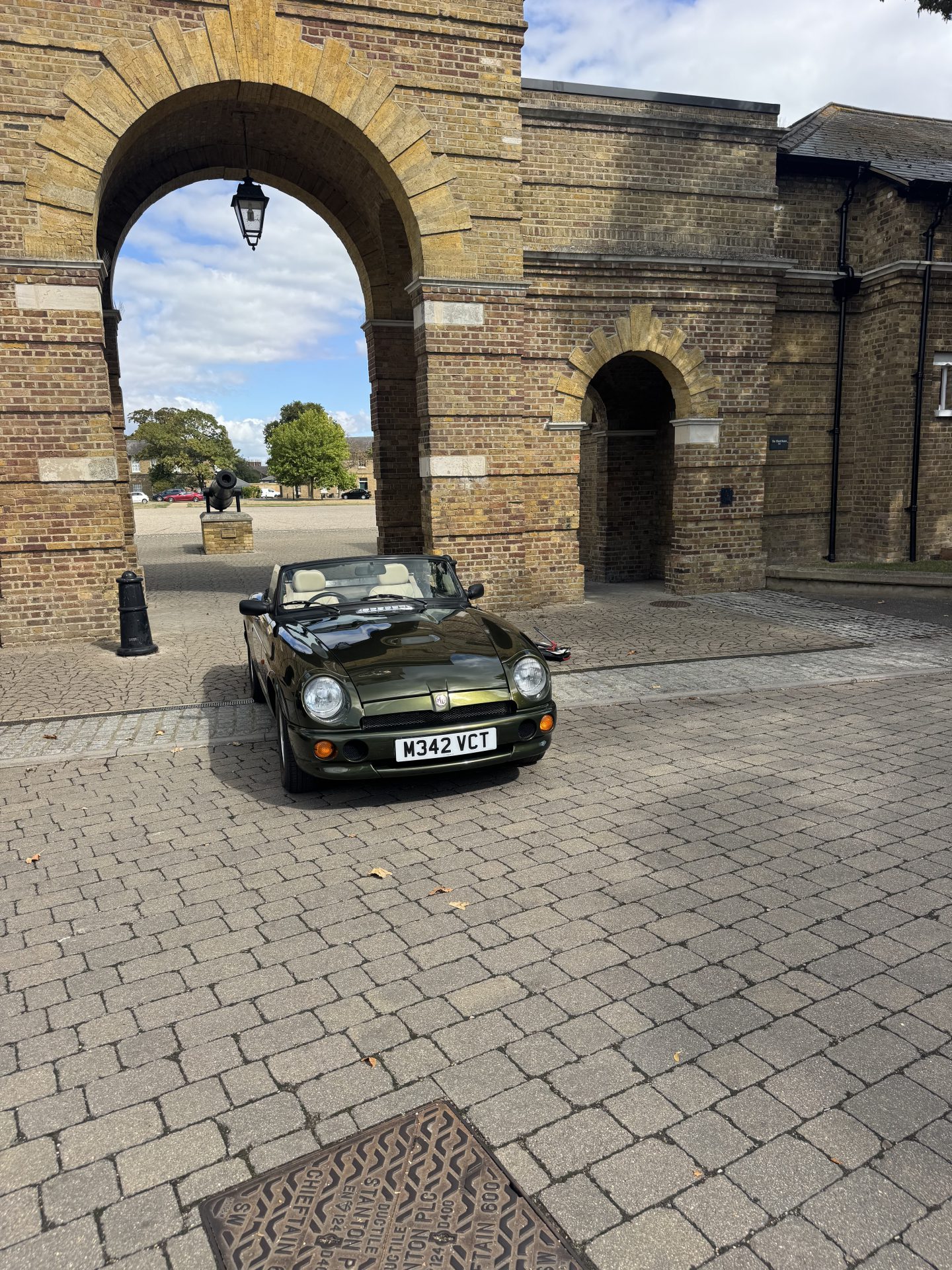 1994 MG RV8 image 7