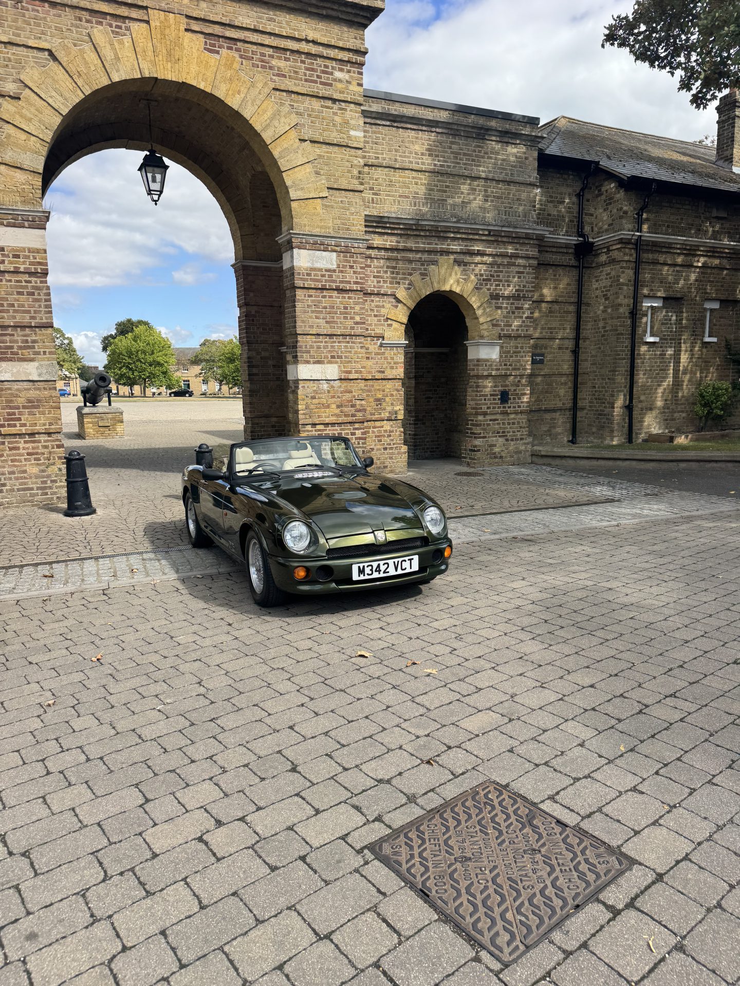 1994 MG RV8 image 8