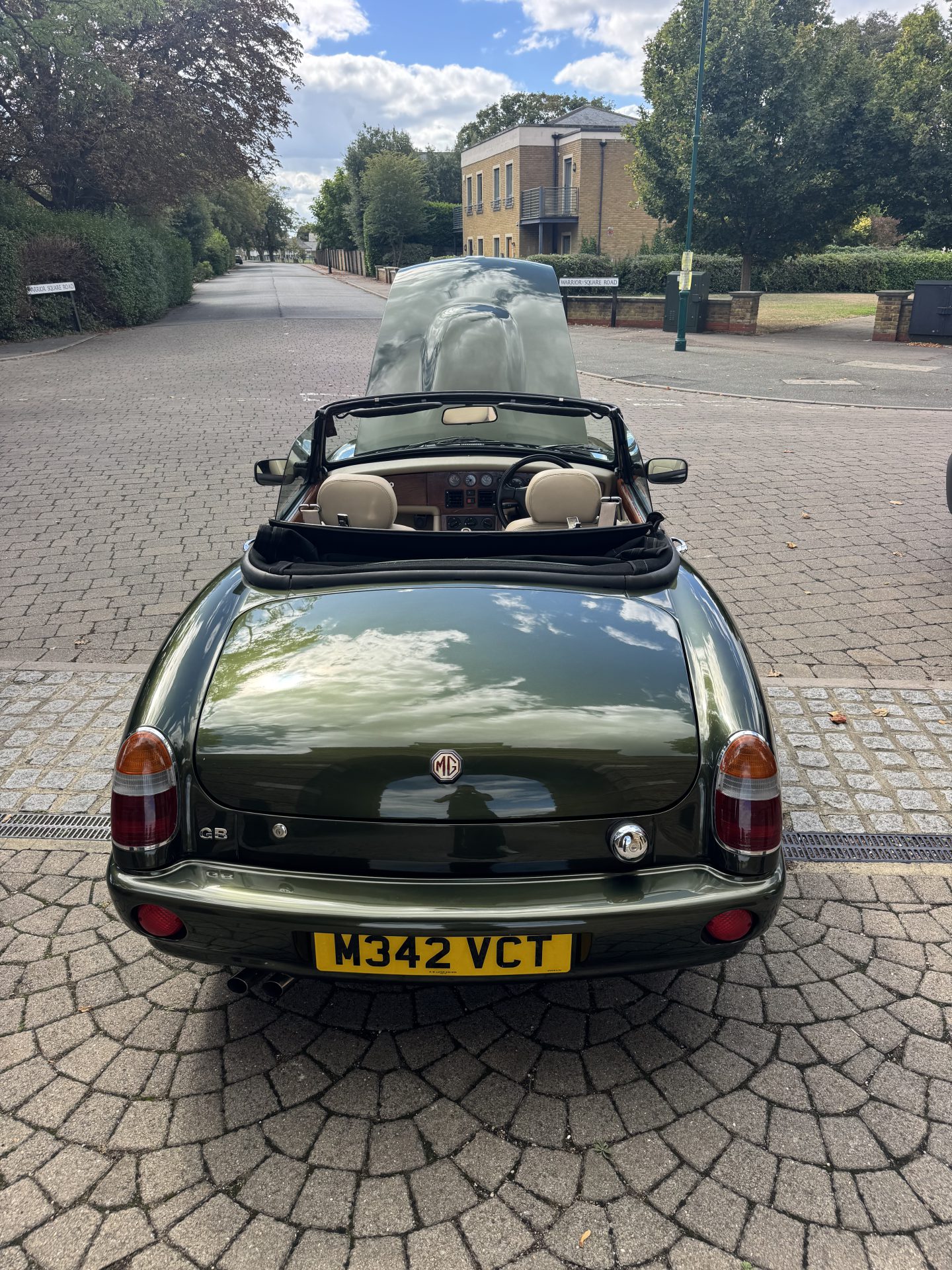 1994 MG RV8 image 9