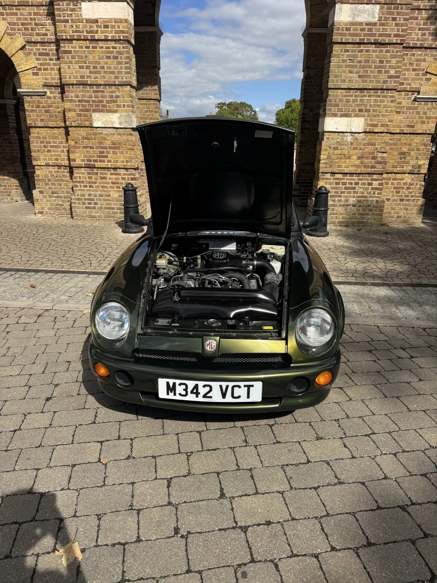 1994 MG RV8 image 11
