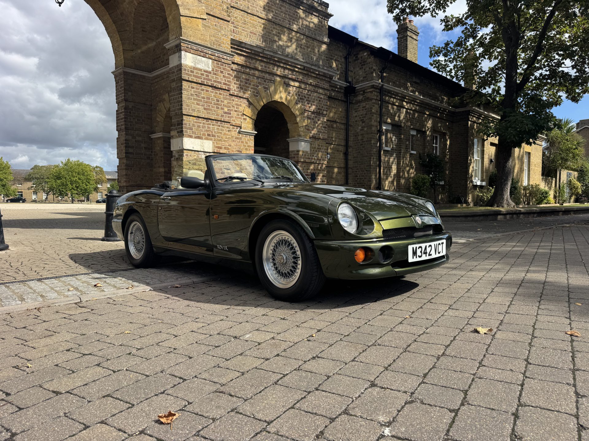 1994 MG RV8 image 17