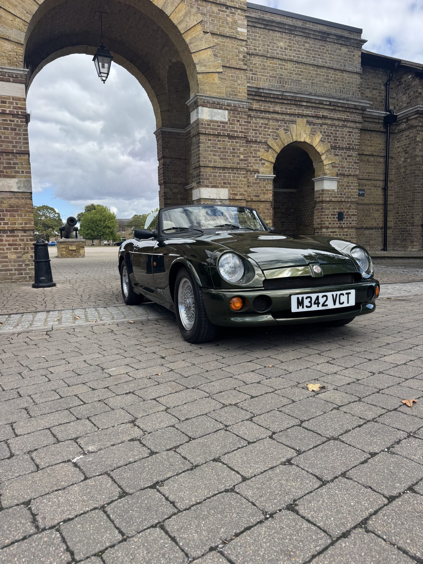 1994 MG RV8 image 18