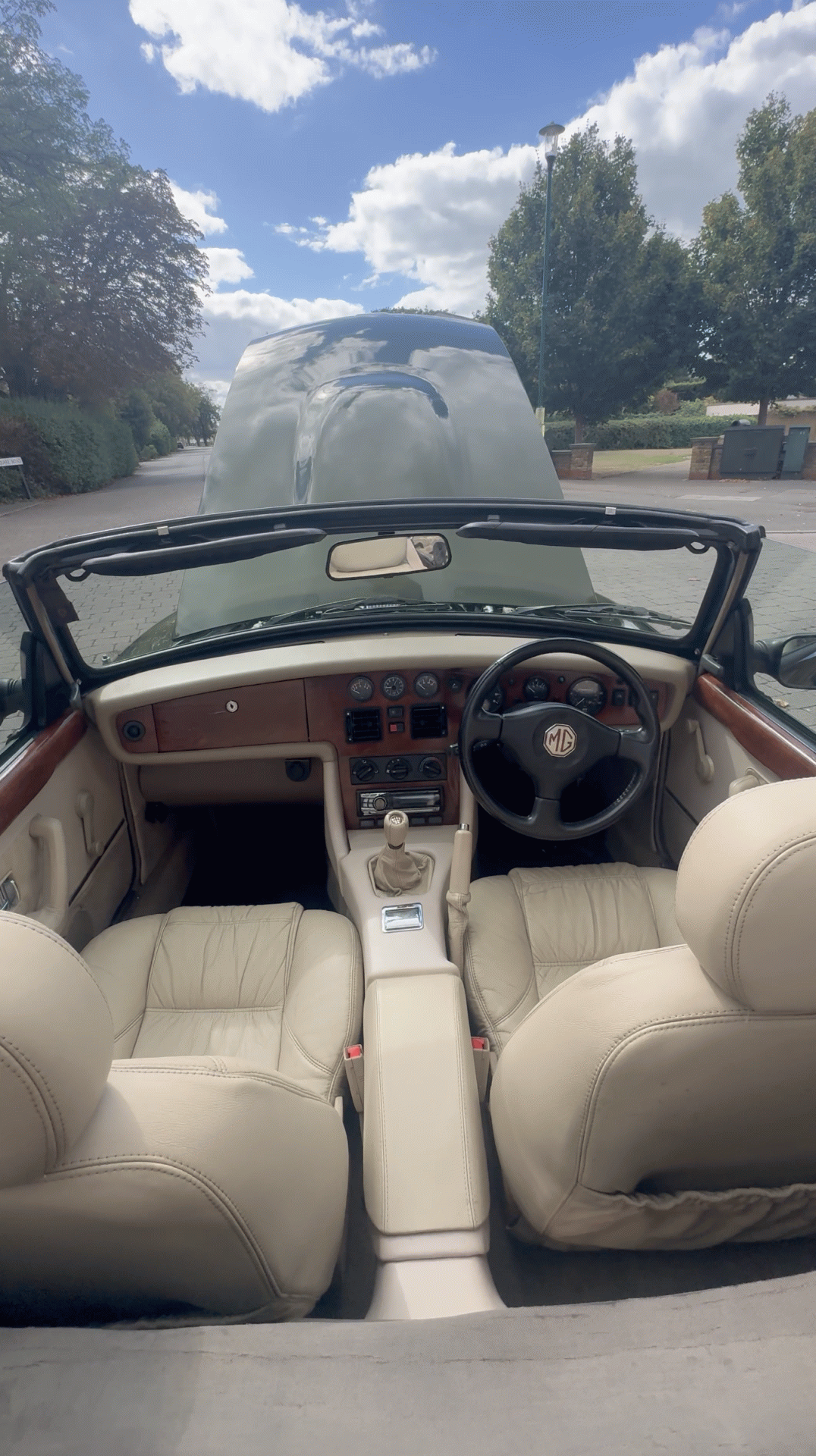 1994 MG RV8 image 21